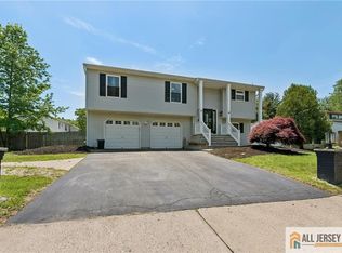 21 Cherry Bend Dr, Howell, NJ 07731