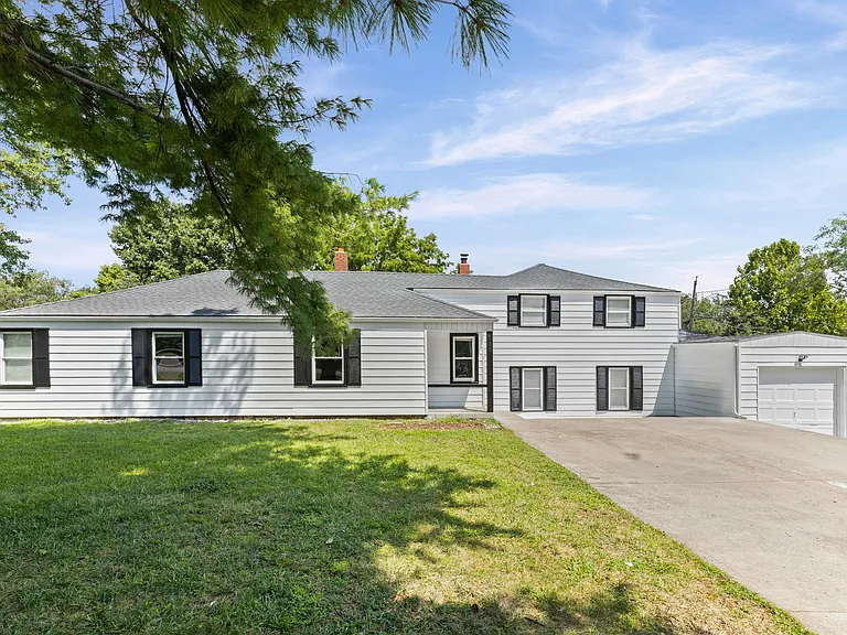 938 Locust Ave — Photo 1