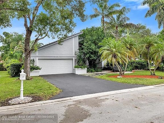 2nd image of 209 NW 123rd Ln