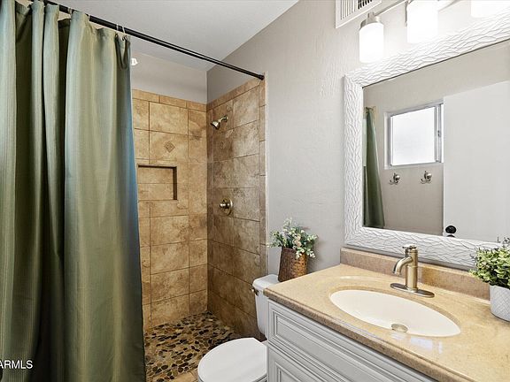 5th image of 2207 W Monroe Street