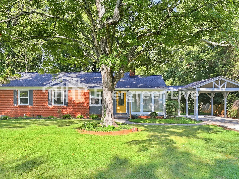815 King George Dr