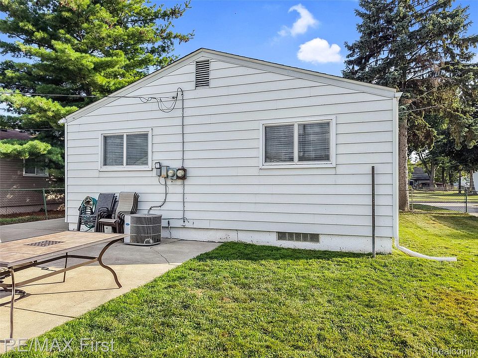 23037 Hoffman St, photo 20