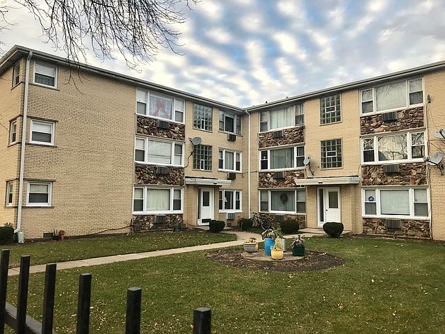 1st image of 8724 W Berwyn Ave Unit 3S