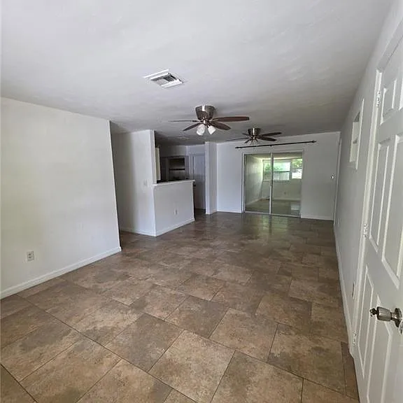 2103 Unity Ave — Photo 3
