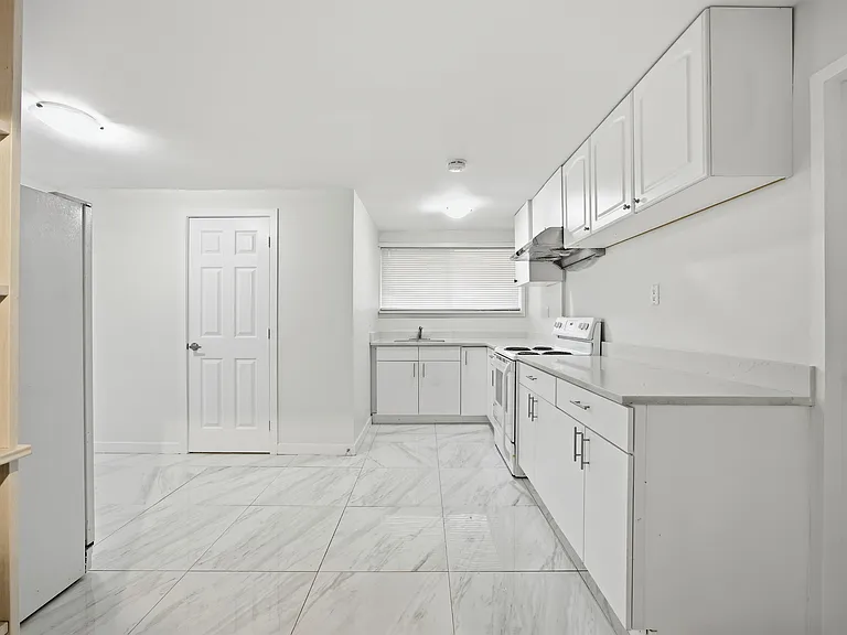 1106 Duthie Ave #LOWER — Photo 4