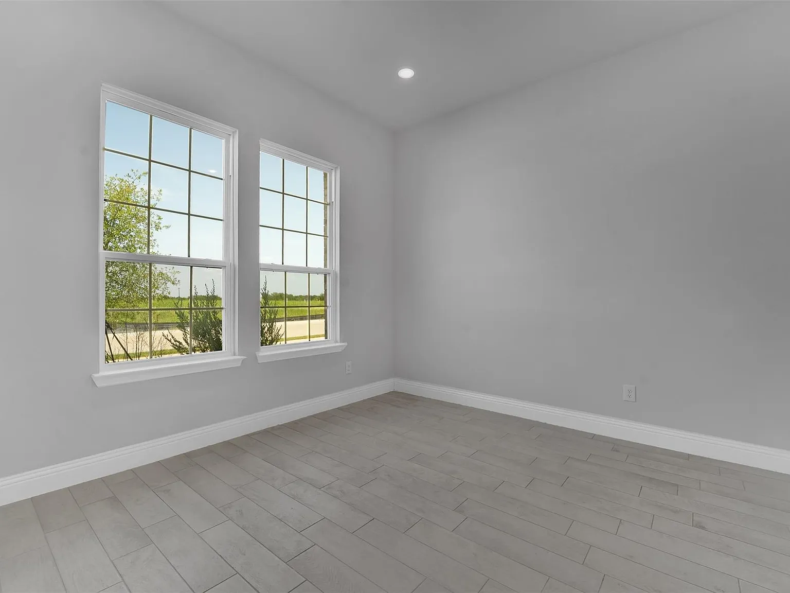 5 bed, 2591 sqft, $2,550 — Photo 3