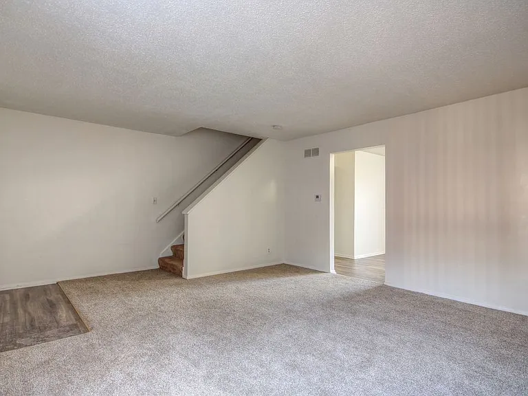 1801 W John St — Photo 16
