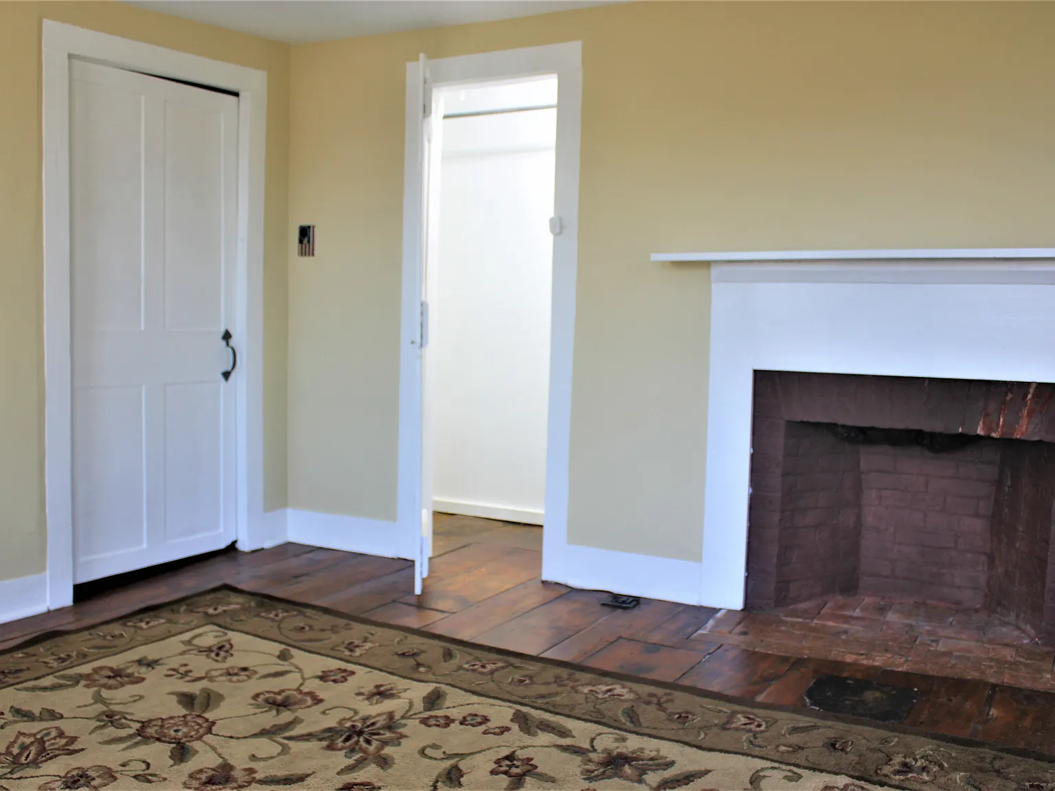 571 W Main St — Photo 3