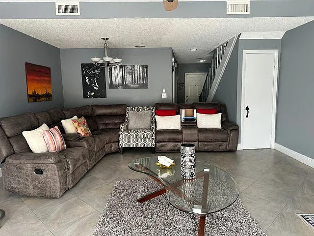 2 bed, 1660 sqft, $2,500 — Photo 4