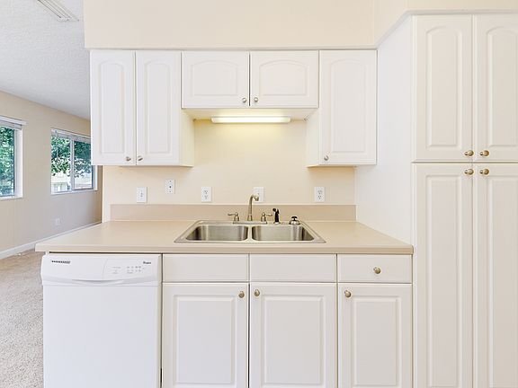 5th image of 1800 Park Ave APT 492