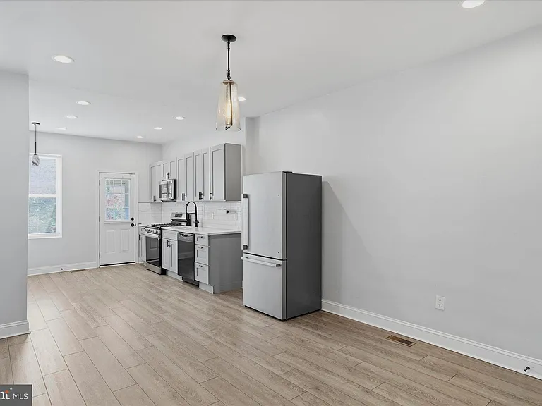 2605 Denison St — Photo 15