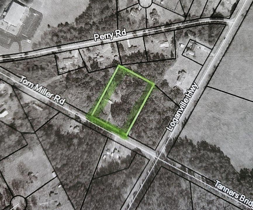 2nd image of 1304 Tom Miller Rd