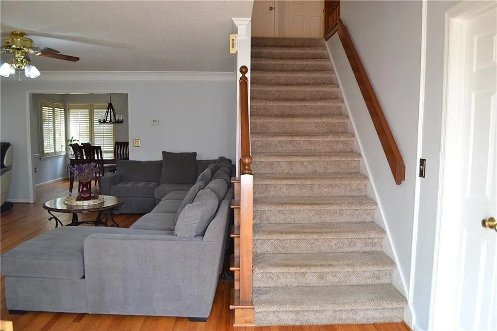 4 bed, 2397 sqft, $2,700 — Photo 2
