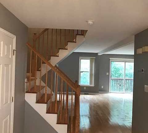 3rd image of 40 Foxwood Sq N #40