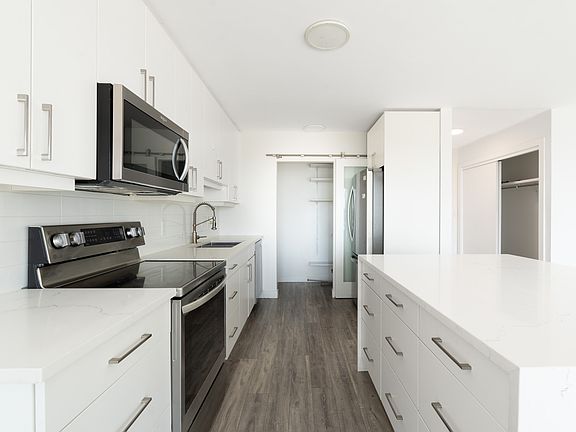 4th image of 300 Meredith Rd NE #501