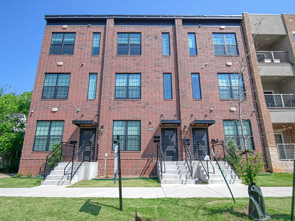 209 W Apache St #301