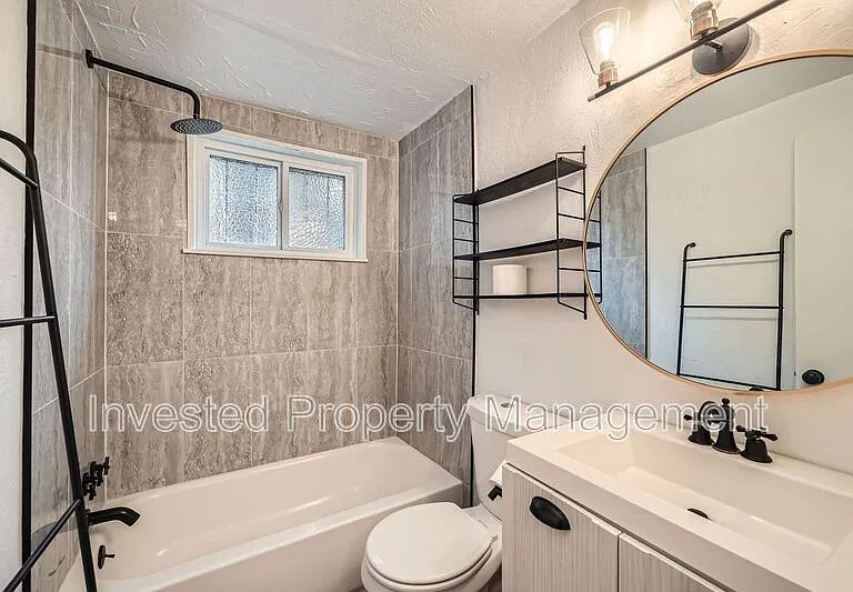 1140 N Downing St #102 — Photo 11