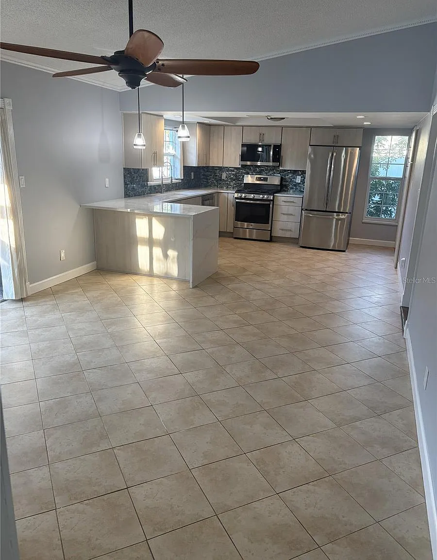 3 bed, 1758 sqft, $4,000 — Photo 2