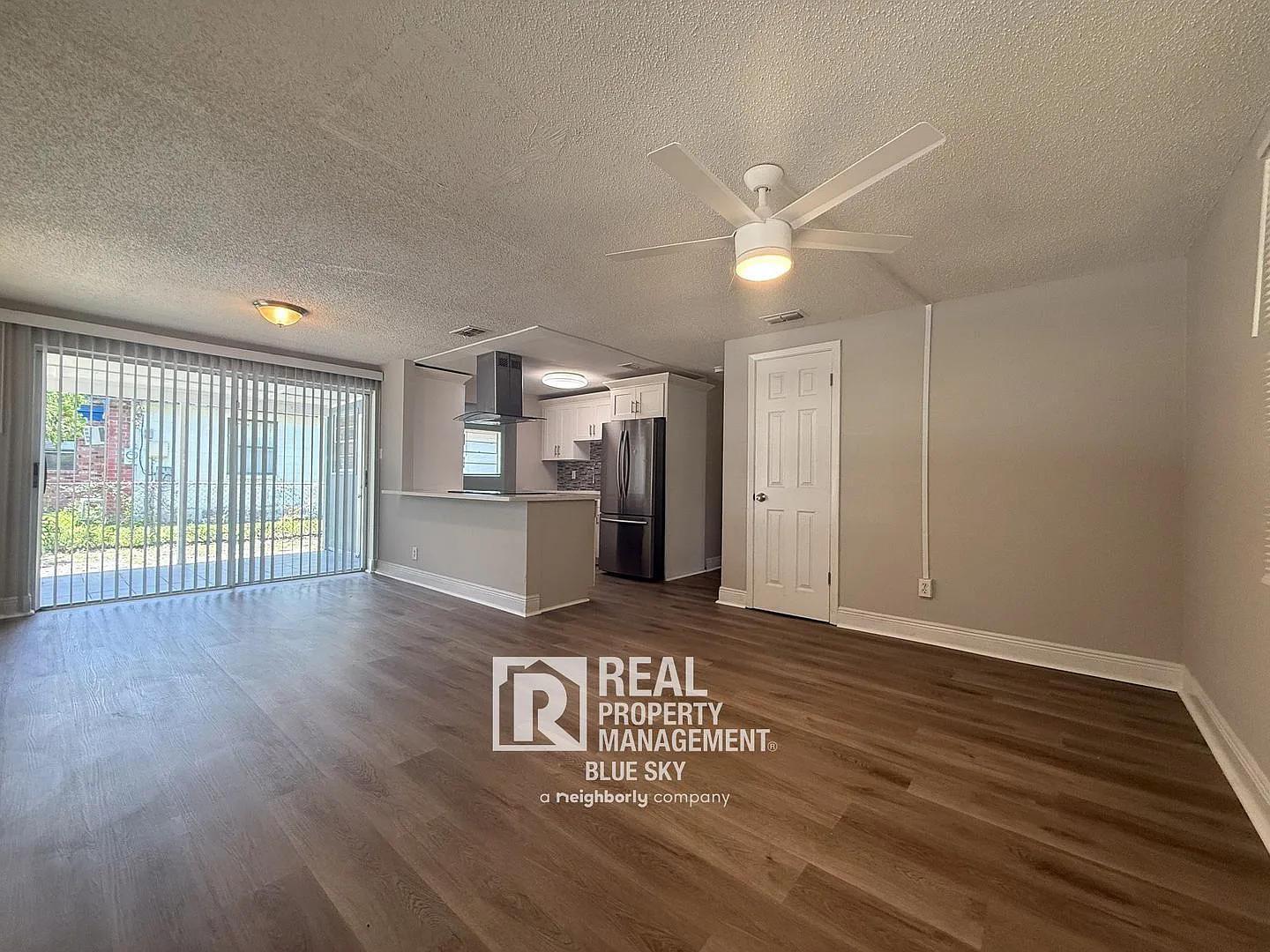 3 bed, 2.0 bath, 1430 sqft, $1,995 — Photo 3