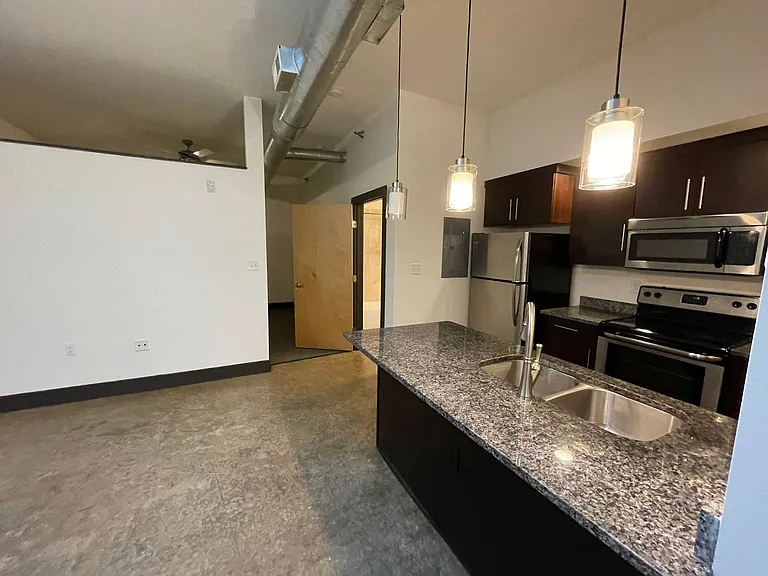 Atrium on Broad Apartments — Photo 15