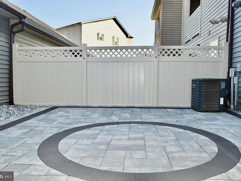 8644 Shady Pines Dr — Photo 32