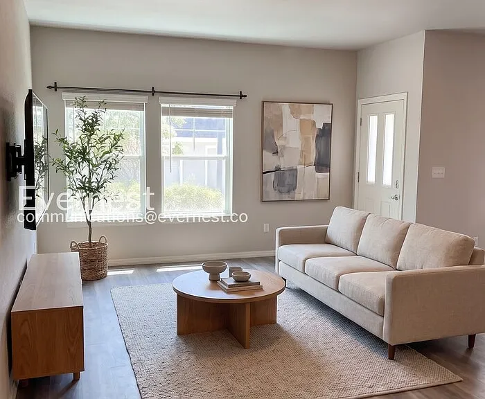 1689 Grand Ave #4 — Photo 1