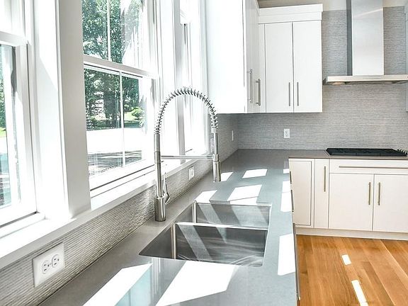 4th image of 86 Kato Dr