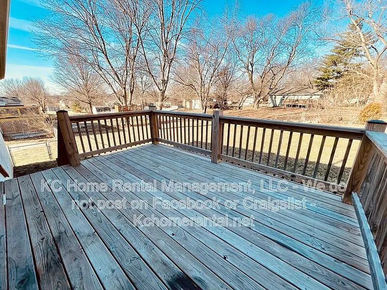 10606 N Oak Trafficway — Photo 23