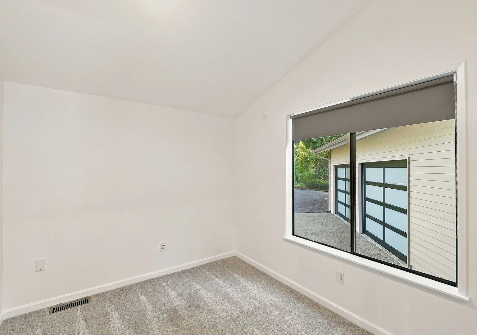 4Bd/3.25Ba Kirkland Home — Photo 4