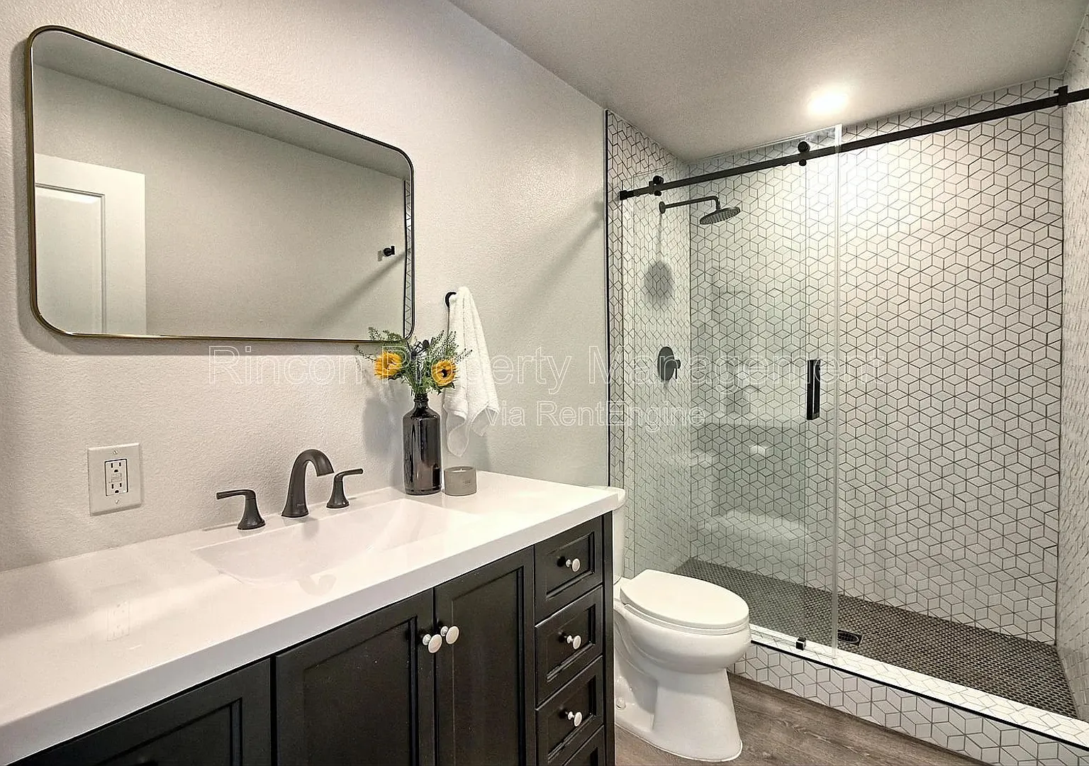 6 bed, 4.0 bath, 2569 sqft, $6,950 — Photo 4