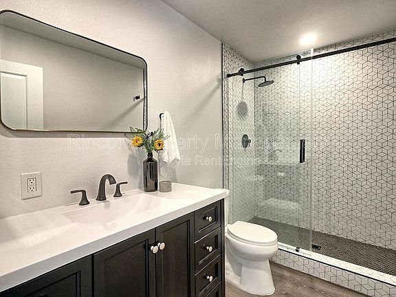 4th image of 2585 Warbler Ave