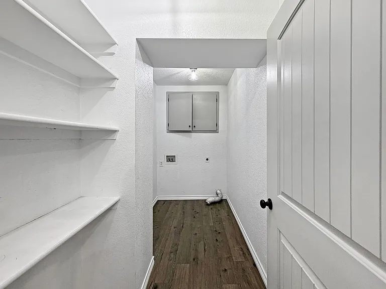 1211 Comay St — Photo 5
