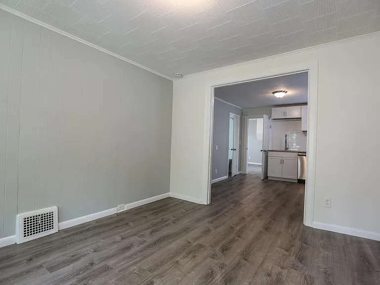 146 Benton St — Photo 9