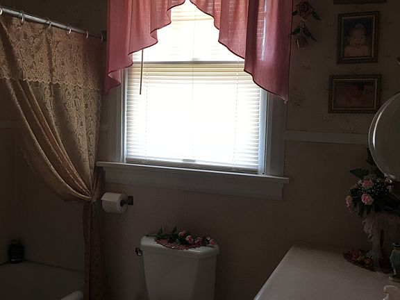 5th image of 310 N Hinckley St