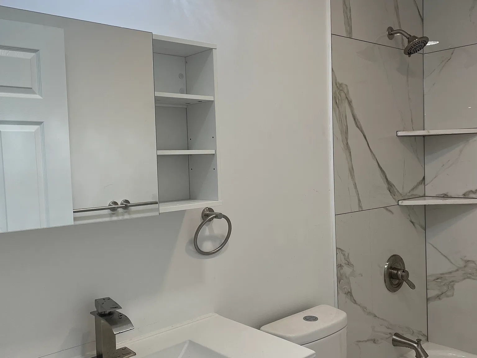3 bed, 2000 sqft, $3,899 — Photo 4