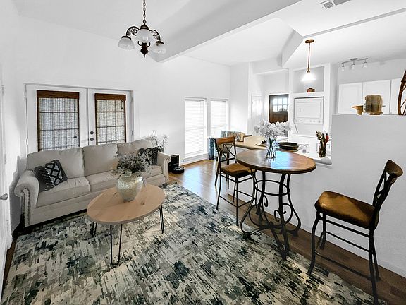 4th image of 2117 Greta Ln #1