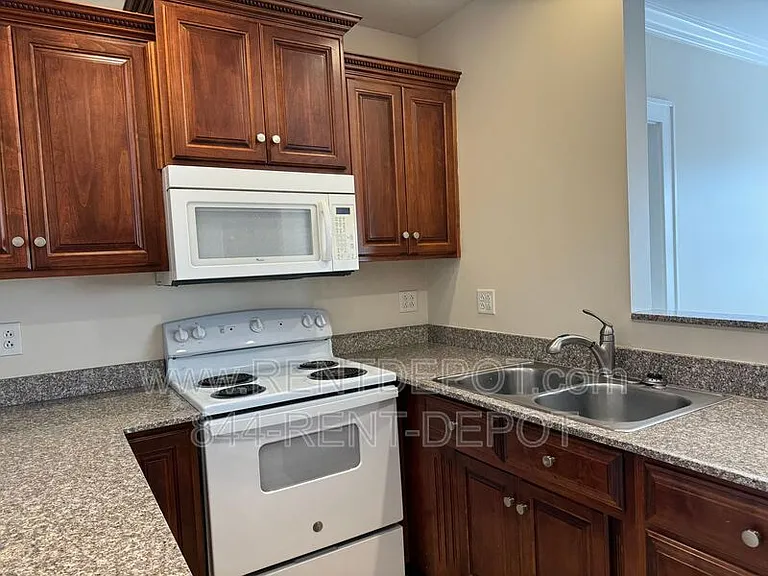 532 S Alvord Blvd #U — Photo 8