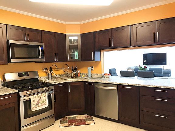 3rd image of 1531 Columbia Ct
