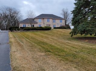 31 Horseshoe Ln, Lemont, IL 60439