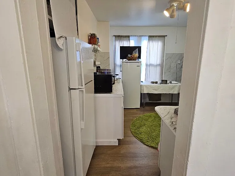 188 Westminster Ave — Photo 3