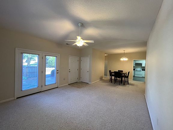 5th image of 230 Beaver Creek Dr
