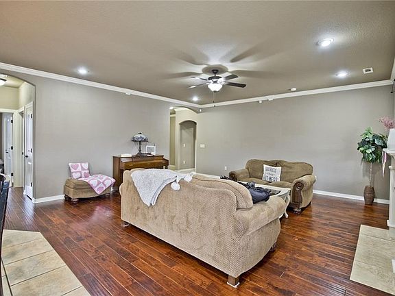 4th image of 2927 N Raven Ln