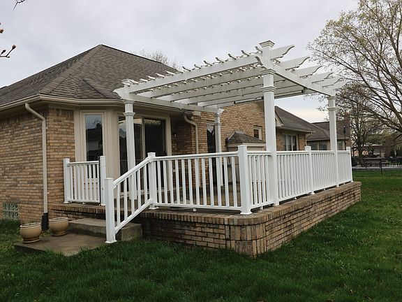 2nd image of 21391 Marina Cir #1