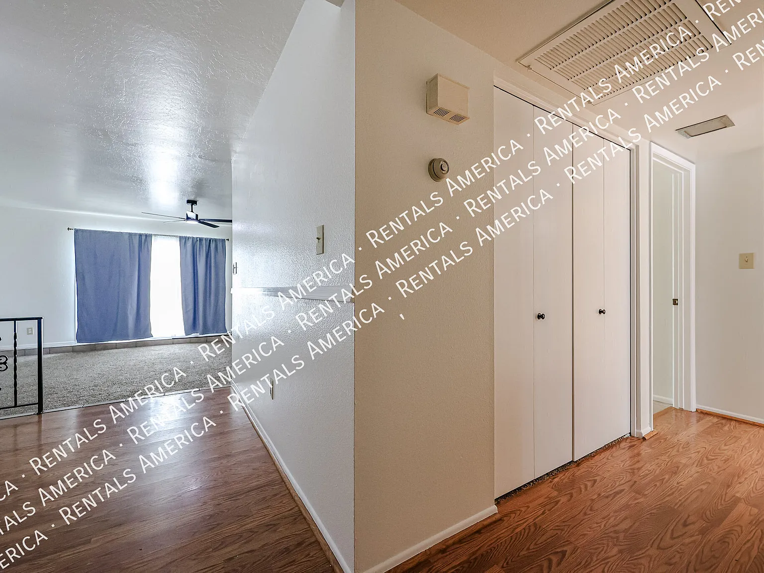 *Get 2 weeks free rent with a signed 12 month lease!* — Photo 2