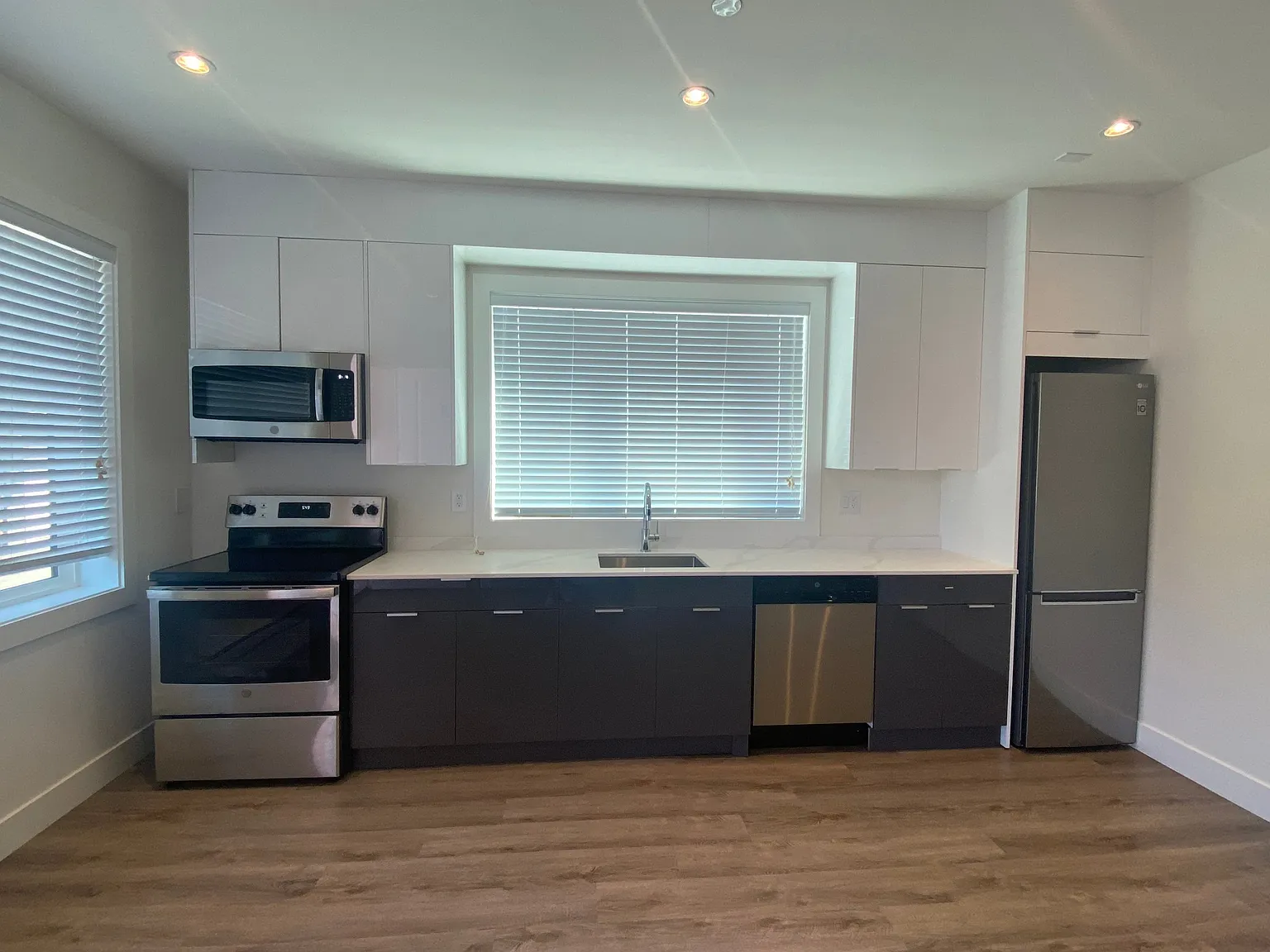 2 bed, 800 sqft, $2,750 — Photo 1