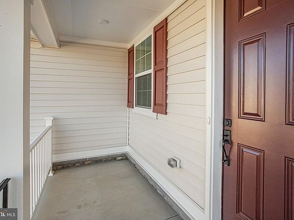 4th image of 8503 Fleetwood Dr