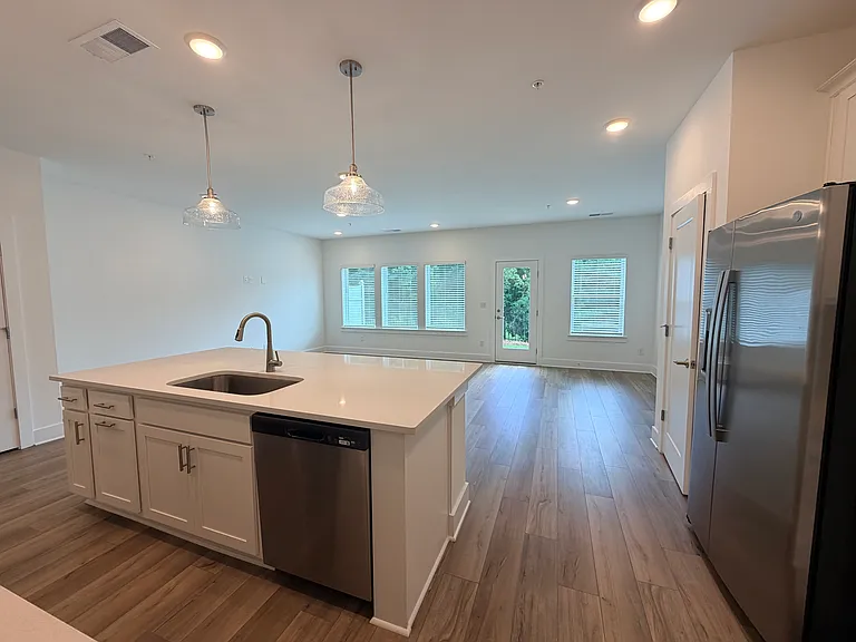 454 Laurelwood Ct — Photo 8
