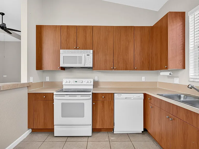 6305 Spring Lake Ter — Photo 13