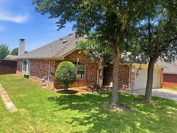 3rd image of 402 Calvary Dr