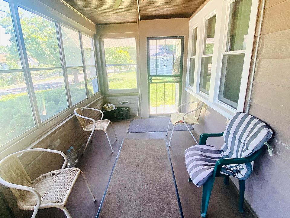 2120 School St, Rockford, IL 61101 Zillow